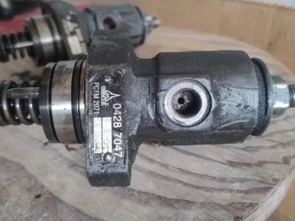 Genuine 04287047/01340371 Fuel Pump for Deutz F4L 2011 New for Construction photo-4