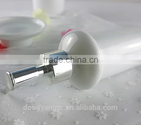 China Factory Wholesale Custom Ceramic Porcelain White Bathroom Accessory Set for Shower Use photo-2