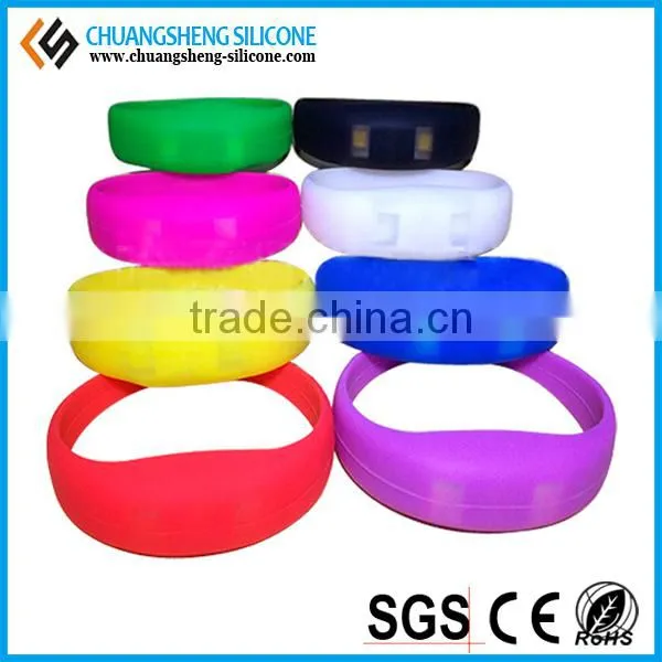 Factory Price Fashion LED Silicone Wrist Bracelet photo-6
