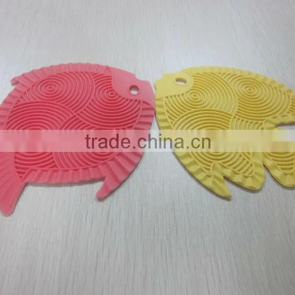 Eco Friendly Food Grade Colorful Fish Shaped Baking Silicone Trivet,silicone Placemat photo-3
