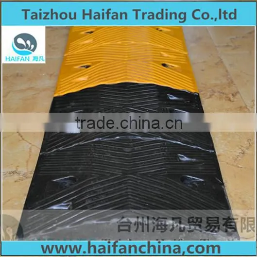 1000*350*50mm Rubber Speed Hump in Yellow and Black for Crossing/High Quality Hot Sell Rubber Speed Hump Used in Intersection
