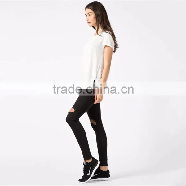 Embossed Logo T-shirt Plain White Round Neck T-shirt photo-4