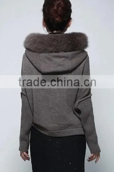 Stylish Merino Wool Sweater With Raccoon Fur photo-3