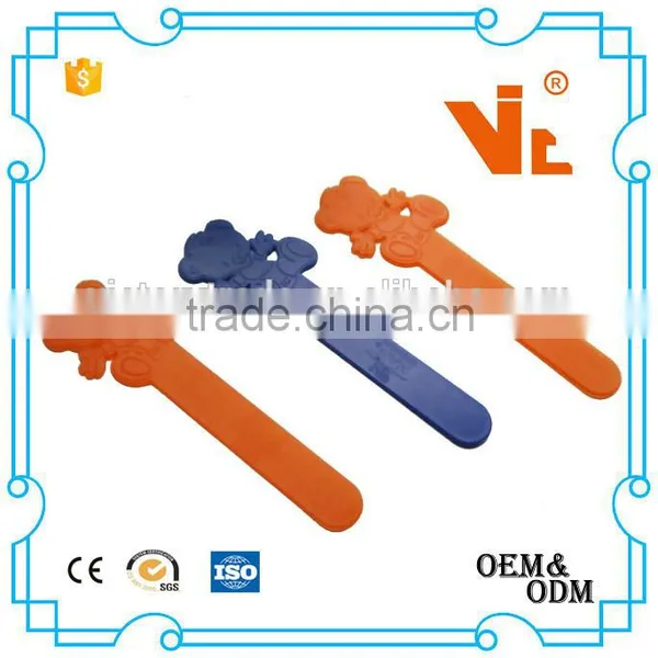 V-GF16-11 Colorful Plastic Bear Shape Tongue Depressor photo-2