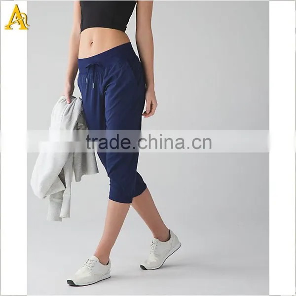 Wholesale Polyester Material Capril Pants Custom Yoga Pants photo-3