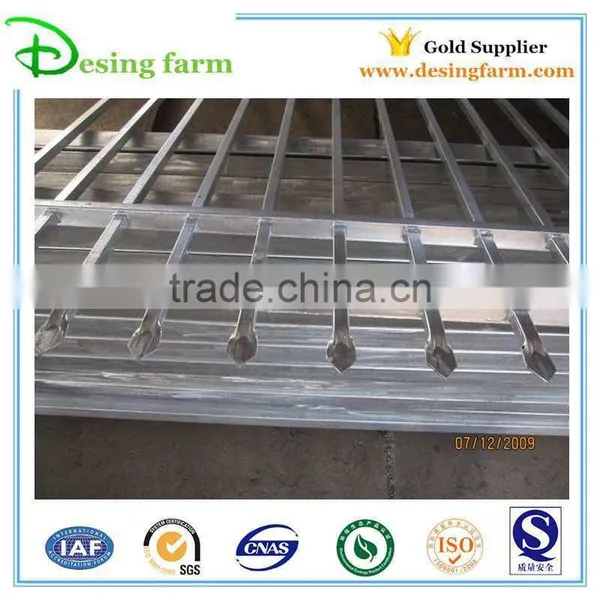 Spear Top Wrought Iron Picket Fence photo-4
