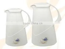WHITE PLASTIC THERMOS BOTTLE SET