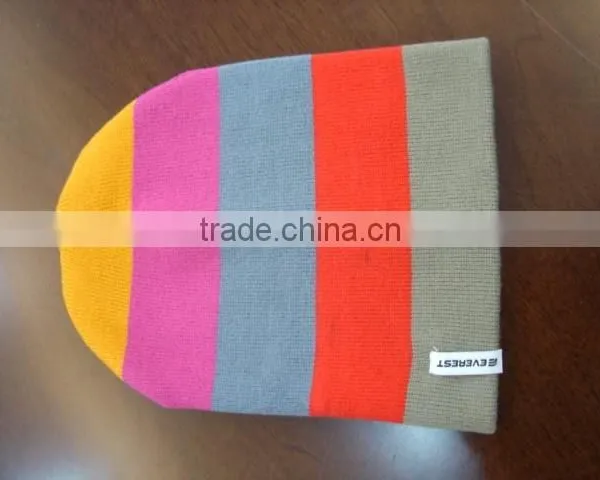 Knitted Cap With Fashionable Pattern photo-5