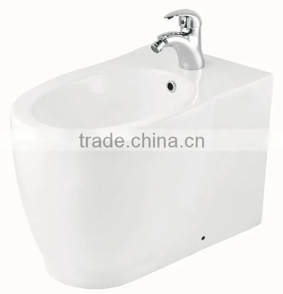 Round ceramic floor bidet