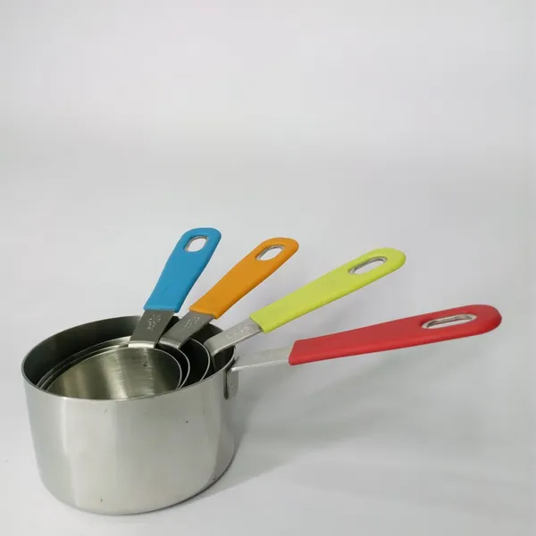 This is a Measuring Spoon Set With Plastic Handles and Connected by a Metal Ring for Convenience. With an Egg Separator Included, the Set is Handy for Any Mum or Aspiring Cook. This Measuring Spoon Set is a Must for Any Kitchen photo-3