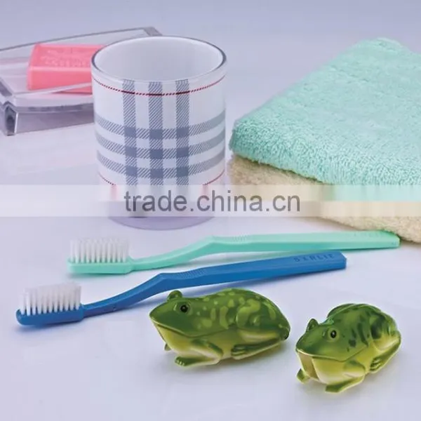 D727 Plastic Toothbrush Holder With Cover Bathroom Accessary Wall Mounted Toothbrush Holder Suction Cup photo-2