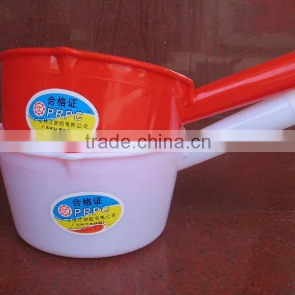 PE plastic ladle with leaky