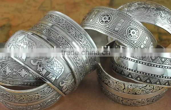 2016 Antique Silver Cuff Bangle New Custom Design Cuff Bangle Wholesale Cheap Zinc Alloy Bangle photo-2
