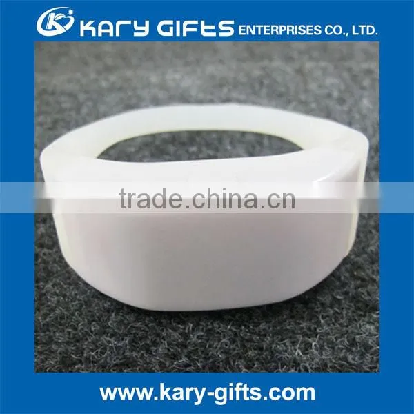 Wholesale LED Flashing Bracelet Via Remote Controled LED Bracelet photo-3