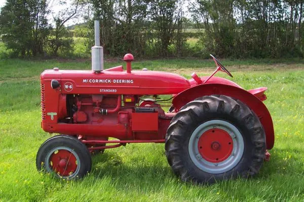 Hydrostatic Engine Agricultural Farm Tractor 400hp 4 WD WHEELED