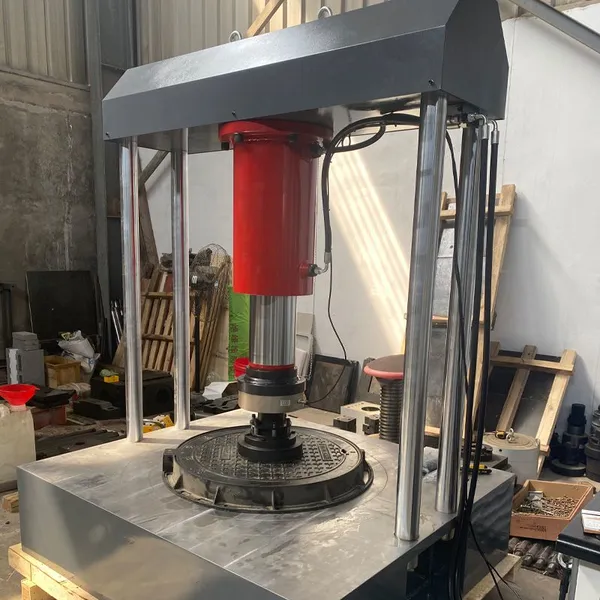 EN 124 Load Testing Machine Manhole Load-bearing Capacity Test Compressive Strength Testing Equipment photo-2