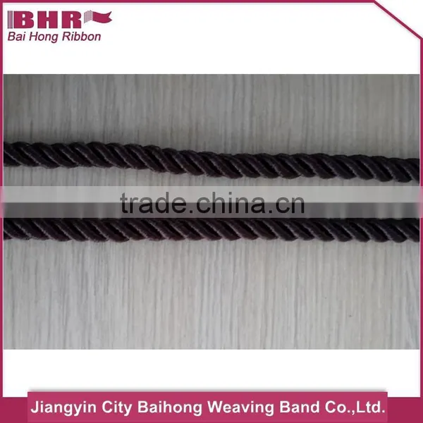 Normal Twisted String for Decorate