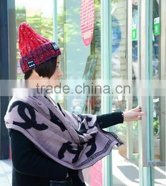 Fashion Ladies Valentine Gifts Bluetooth Knitted Hat Winter Smart Bluetooth Hat for Listen to Music Bluetooth Headset photo-3