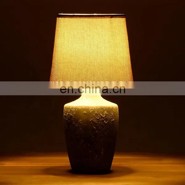 New Design Antique Ceramic Desk Lamp and LED Light Source photo-3