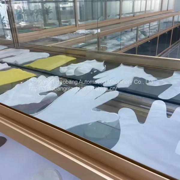 Ultrasonic Glove Machine photo-3