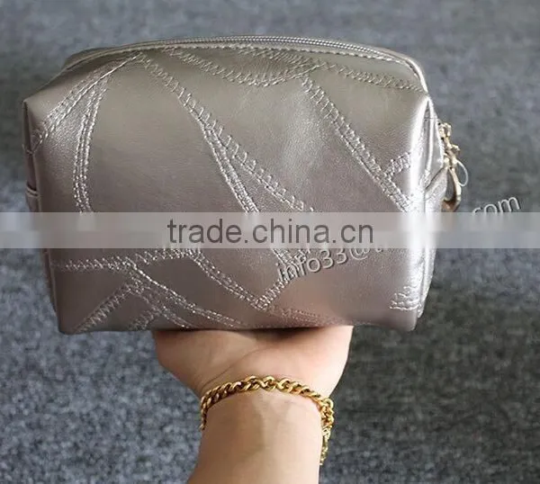Fshion !!!Shenzhen Factory Custom Women's Cosmetic Bag Embroidery Pattern Bulk Cosmetic Bags photo-6
