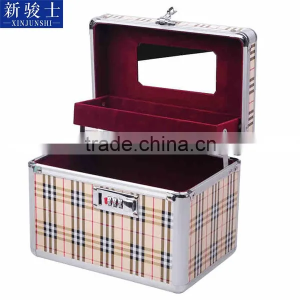 Professional And Functional Customized Aluminum Make Up Case photo-5