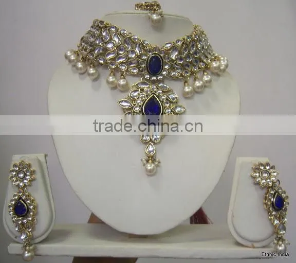 Gold Tone Kundan Pearl Choker Necklace Earring Set photo-3