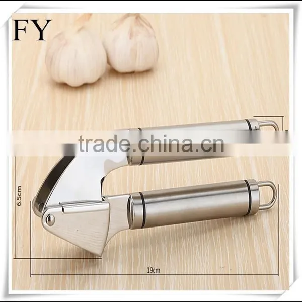 High Grade Factory Direct Sale Manual Garlic Press and Peeler photo-2