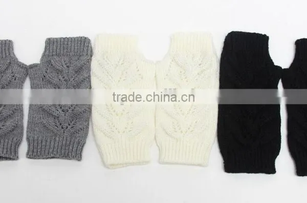 Fashion Handmade Cheap Wool Button Acrylic Glove Women Winter Knitted Gloves photo-6