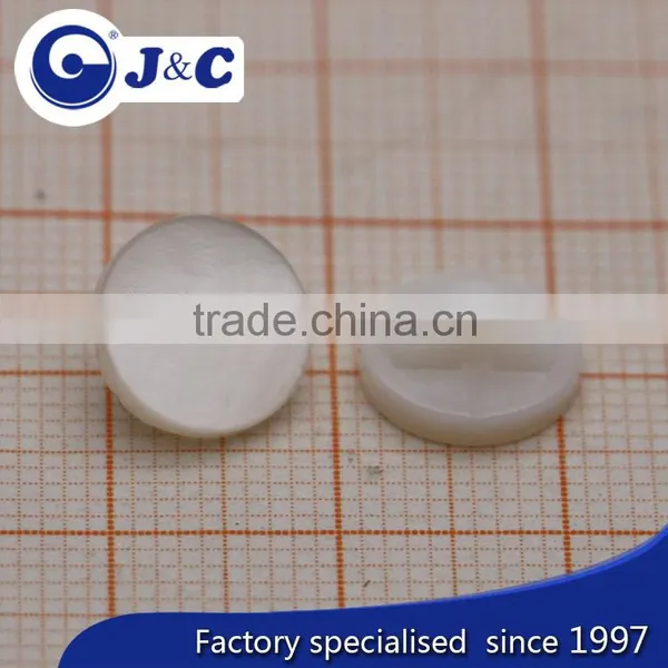 2 Holes River Shell White Colour Buttons With Engrave Logo photo-2