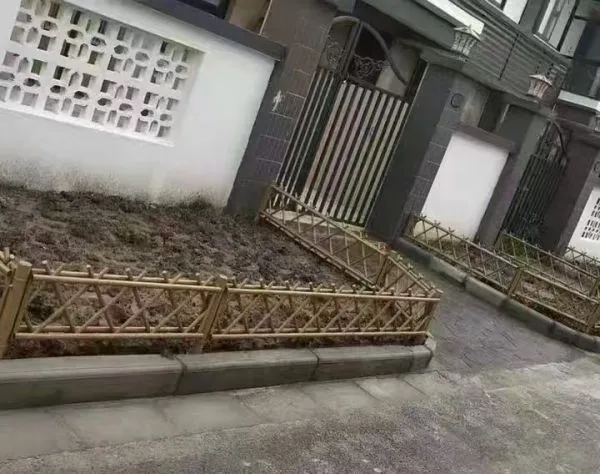 Marine-Grade PE Imitation Bamboo Fence With Stainless Steel Hinges photo-4