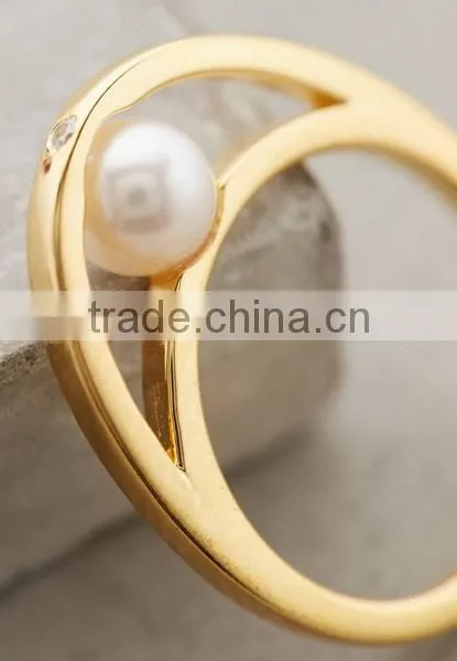 Shiny Gold Plating Crystal Stud Pearl Embrace Ring photo-2