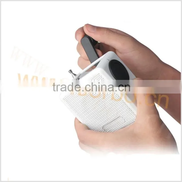 Dilly Hottest Best Selling Products Solar Powered Mini Portable FM AM Radio With Earphones photo-2