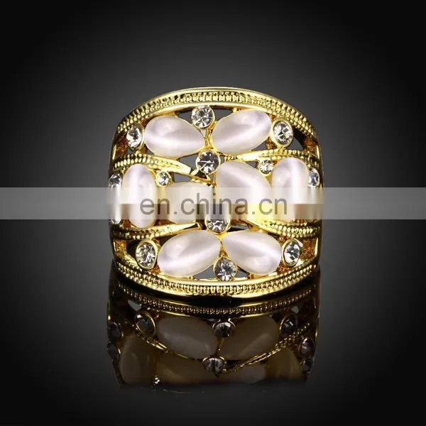 Wholesale Classic OEM/ODM Diamond Wedding Rings Crystal Gold Plated Yellow Rings Design for Ladies photo-2