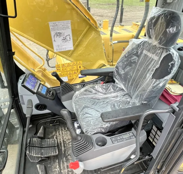 Wholesale of Genuine Pc Excavator Cabin Pc30Mr Pc45 Pc200-7 Pc400-8 and Other Sany Spare Parts photo-5