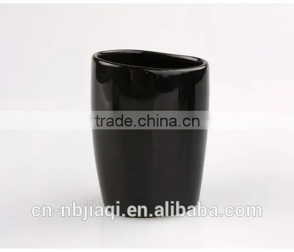 4pcs of Black Bathroom Accessories Set photo-4