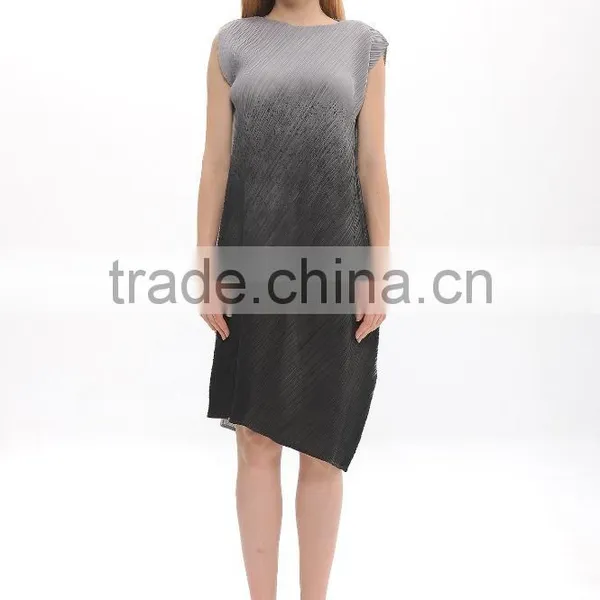 Women Wrinkle Graduated Color Irregular Hem Fashionable Dress photo-5