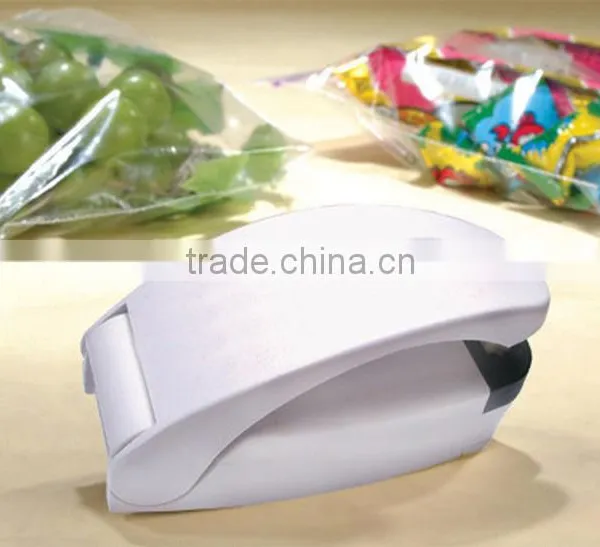 [Handy-Living]-Plastic Bag Re-sealer with Cutter (HK3800-001)