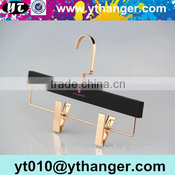 YY0538 Black Antislip Rubber Coated Plastic Hanger Rubber Coat Hanger With Metal Hook photo-6
