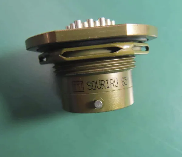 85106RC1832S50 851-06RC18-32S50 SOURIAU Circular MIL Spec Connector photo-3