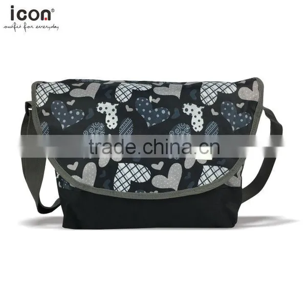 Love Heart Pattern 600D Polyester Shoulder Bag Own Design