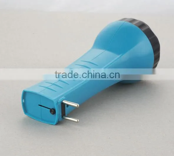 2015 New Low Price 1W Led Plastic Flashlight With Plug photo-2
