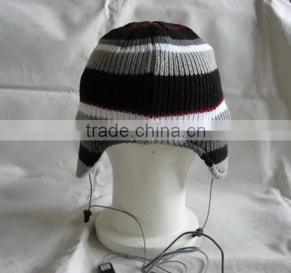 Knitted Winter Hat With Bluetooth Headphone photo-2