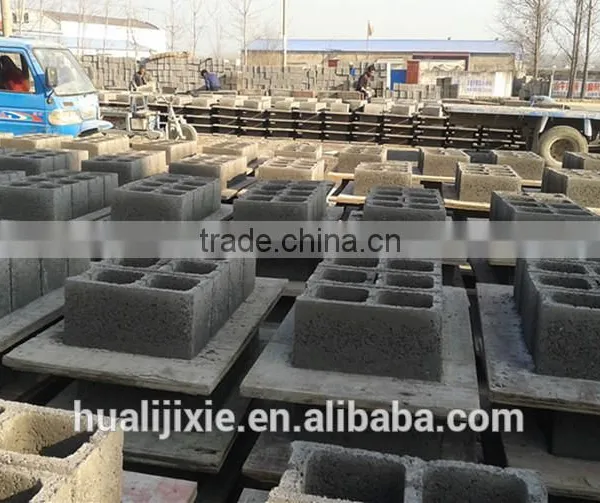 Cheaper Cement Hollow Block Making Machine QT4-15 photo-4