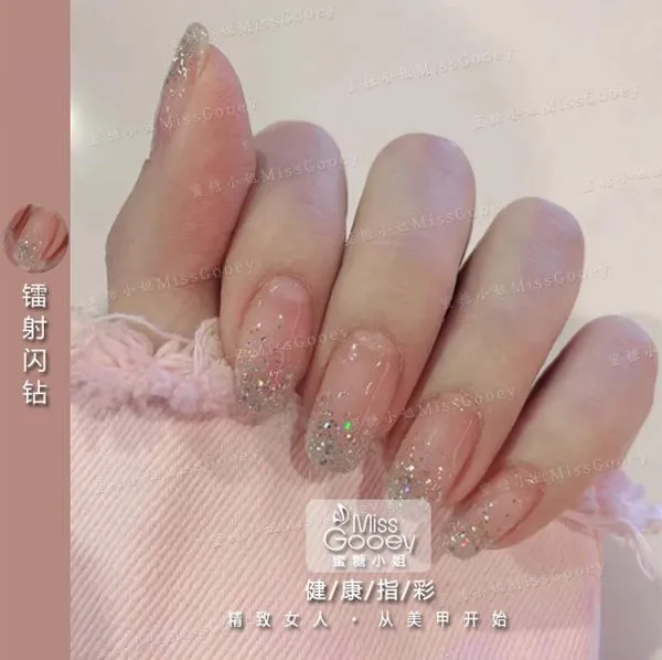 With No Chipping For Three Weeks Full & Clear Color Monochrome Nail Polish