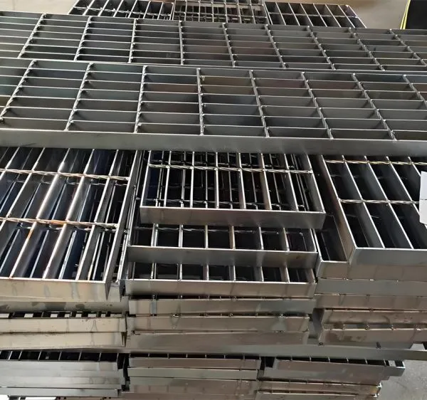 Hot Dipped Galvanized Steel Grating Anti-Rust Corrosion Resistant for Outdoor Use photo-2