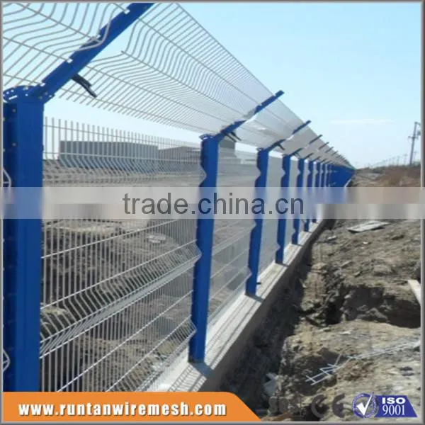 Hot Dipped Galvanized and Pvc Coated Security 3D Curved Welded Wire Mesh Fence photo-4