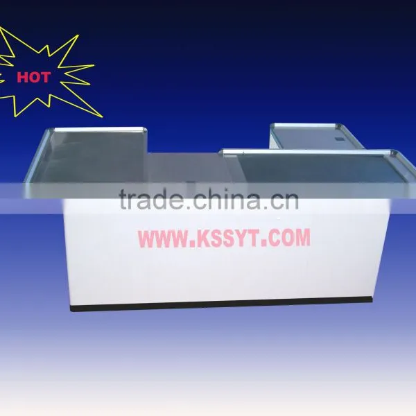 Checkout Counter With Belt