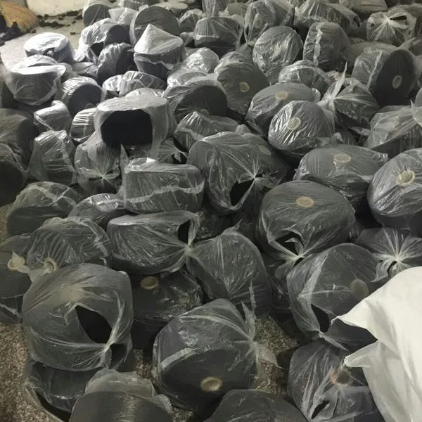 Keshu Ne8s/1 Dyed Black Color 65/35 pc or Cvc Yarn Blended Yarn for Weaving photo-3