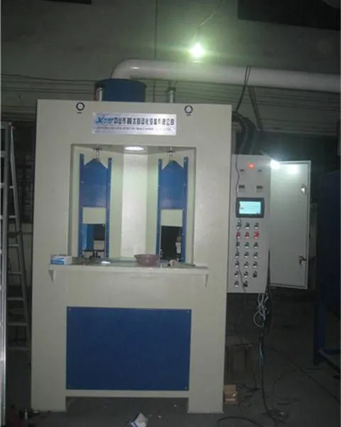 Bingteng Machinery Intermittent Turntable Automatic Sandblasting Machine for Surface Cleaning of Cylindrical Products photo-3
